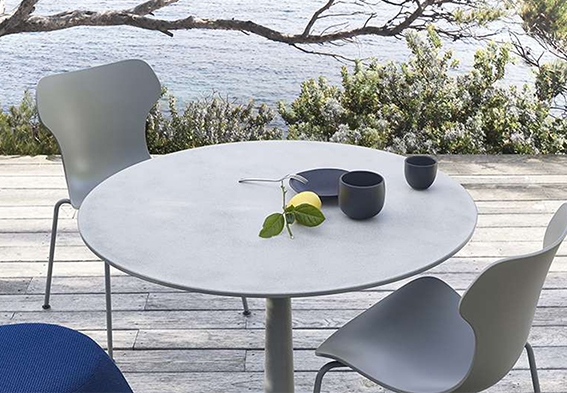 Nuovi tavoli outdoor Fiore di B&B Italia