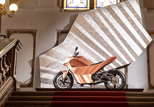 De Castelli ha realizzato la prima moto in rame