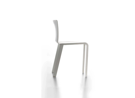 PLASTIC BASIC CHAIR